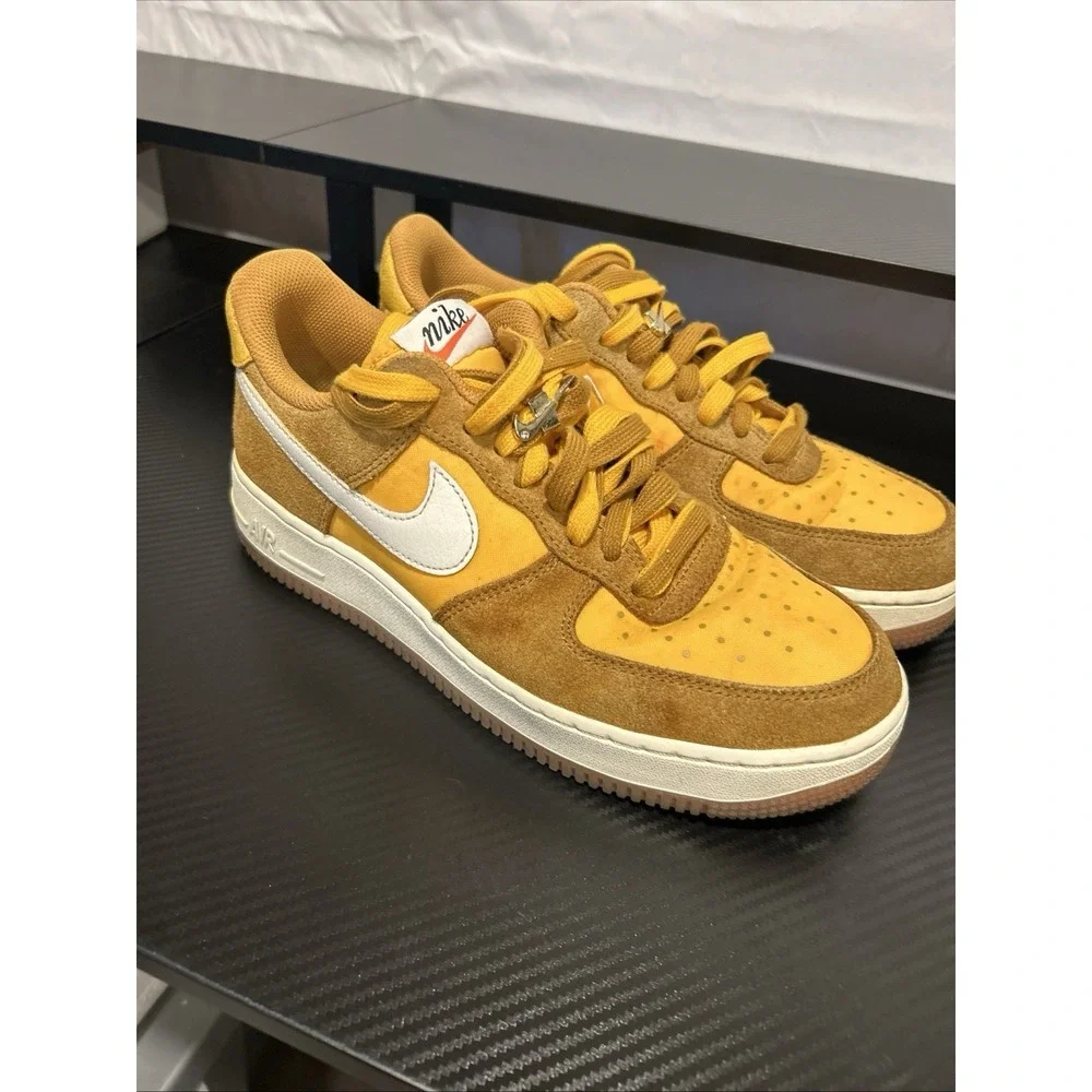 NIKE WOMEN'S Air Force 1 '07 University Gold Gum DA8302‎ 700 Size 9 / Mens 7.5